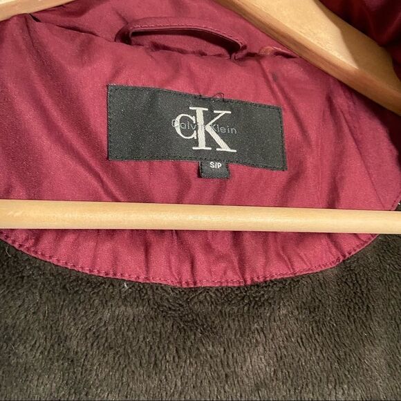 Calvin Klein Down Puffer Coat with Faux Fur Hood Burgundy Small - Picture 6 of 7